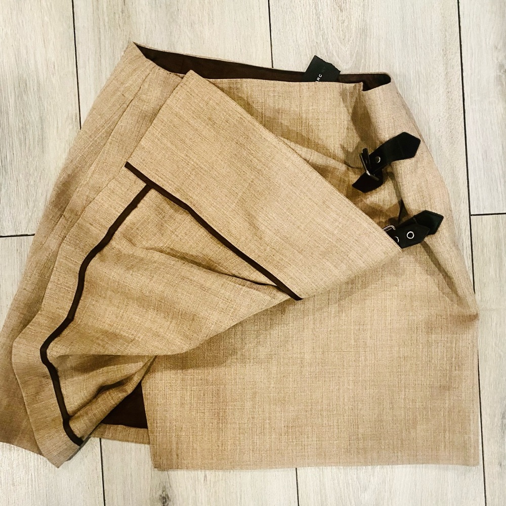 Marc By Marc Jacobs Beige Pleated Mini Skirt with Buckles - Picture 2 of 8